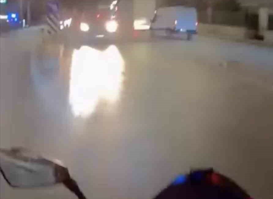 Bursa’da motosiklet sürücüsü, ters yönden gelen otomobil sebebiyle büyük bir