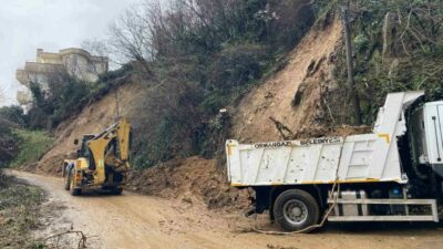 Bursa’da etkili olan yoğun yağış sonrası meydana gelen toprak kayması