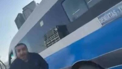 Bursa’nın Osmangazi ilçesinde trafikte yol verme meselesi yüzünden çıkan tartışma