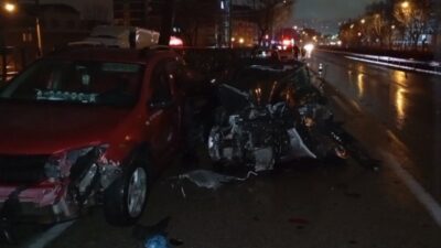 Bursa’da sabah saatlerinde meydana gelen kazada, kontrolden çıkan otomobile yardım