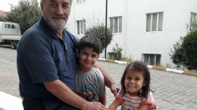 Bursa’nın İnegöl ilçesinde, sürücüsünün el frenini çekmeyi unuttuğu iddia edilen