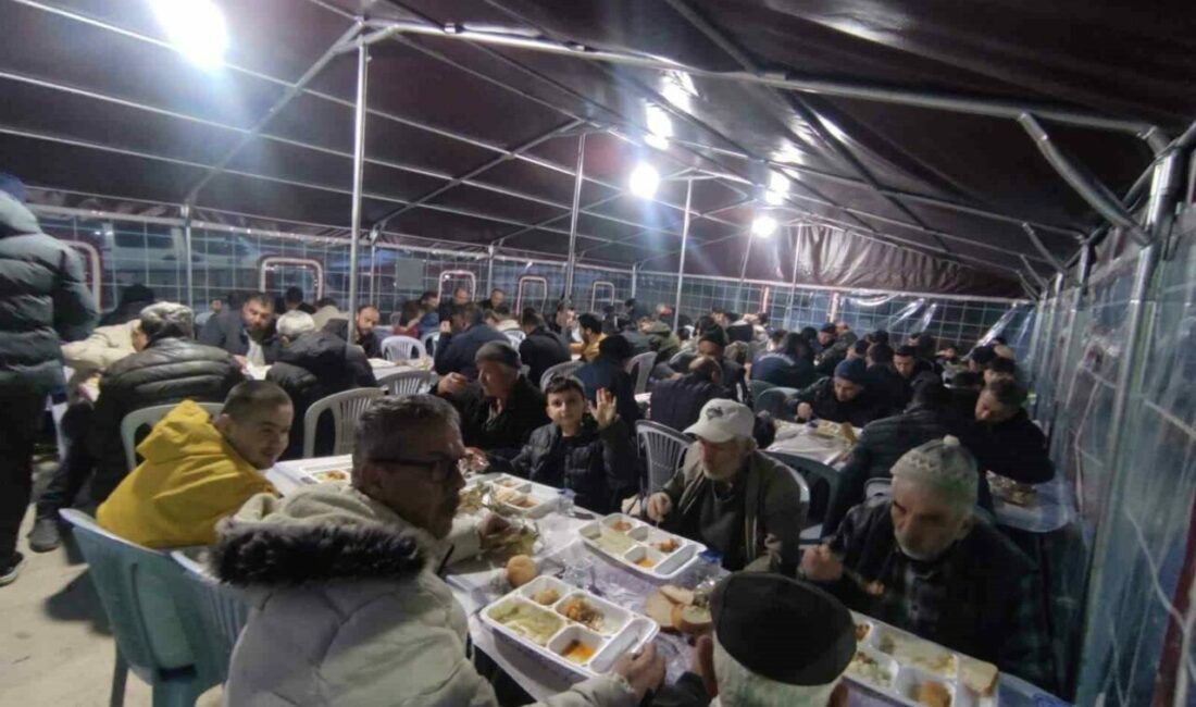 Bursa’nın dağ ilçelerinden Harmancık’ta Ramazan ayı dolayısıyla kurulan iftar çadırı,