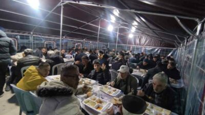Bursa’nın dağ ilçelerinden Harmancık’ta Ramazan ayı dolayısıyla kurulan iftar çadırı,