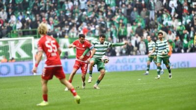 Bursaspor, şampiyonluk yolunda iki kritik deplasmana çıkıyor. Yeşil-beyazlılar önce Muşspor