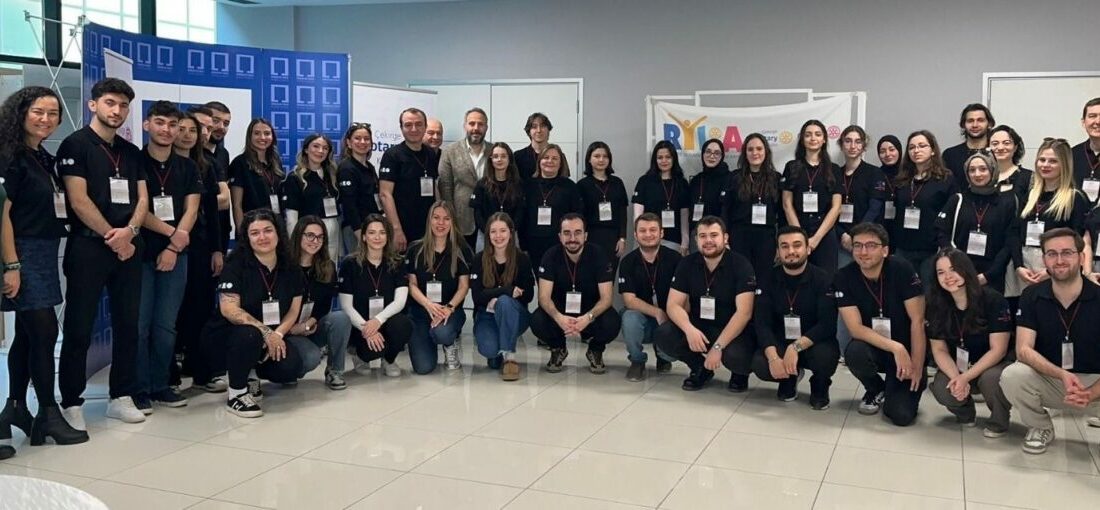 Rotary’nin gençlerin kişisel gelişimini desteklemek, liderlik vasıfları kazandırmak ,takım çalışması