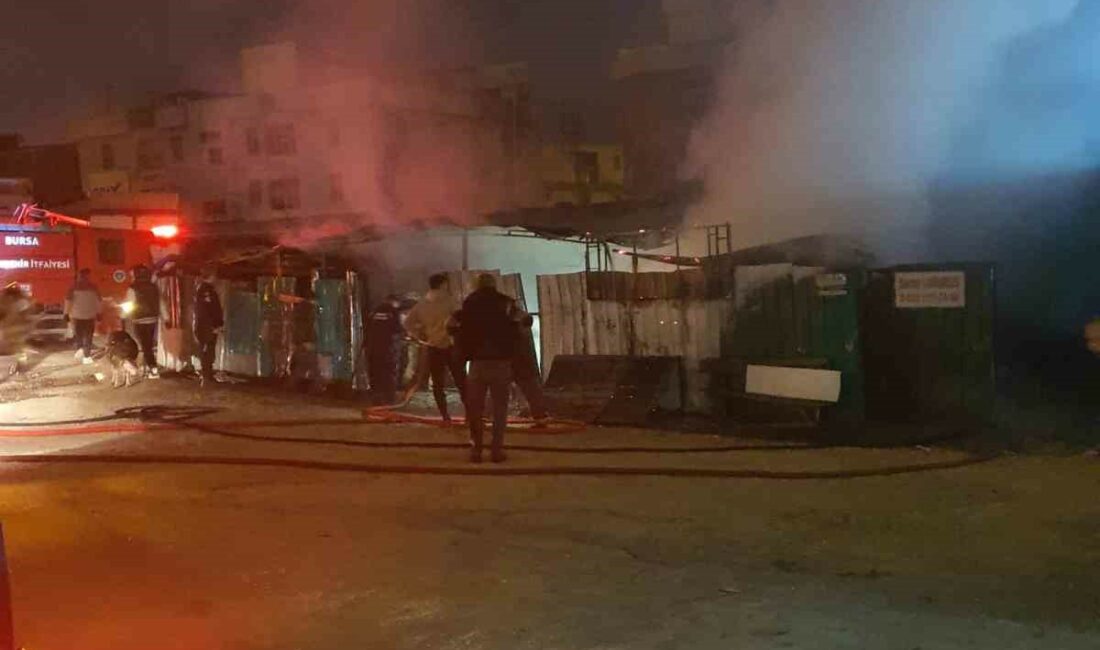 Bursa’nın İnegöl ilçesinde sahur vakti küçükbaş hayvan çiftliğinde yangın çıktı.