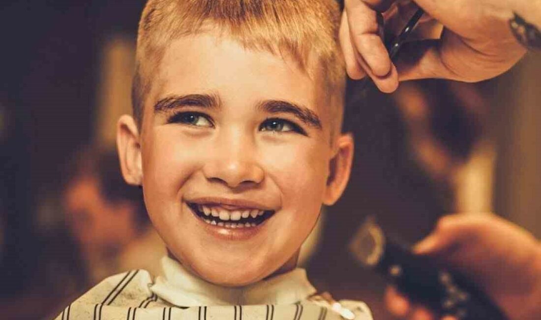 Bursa’nın Mustafakemalpaşa ilçesi Lalaşahin Mahallesi Muhtarı Vedat Altıntaş, çocukların bayramlık