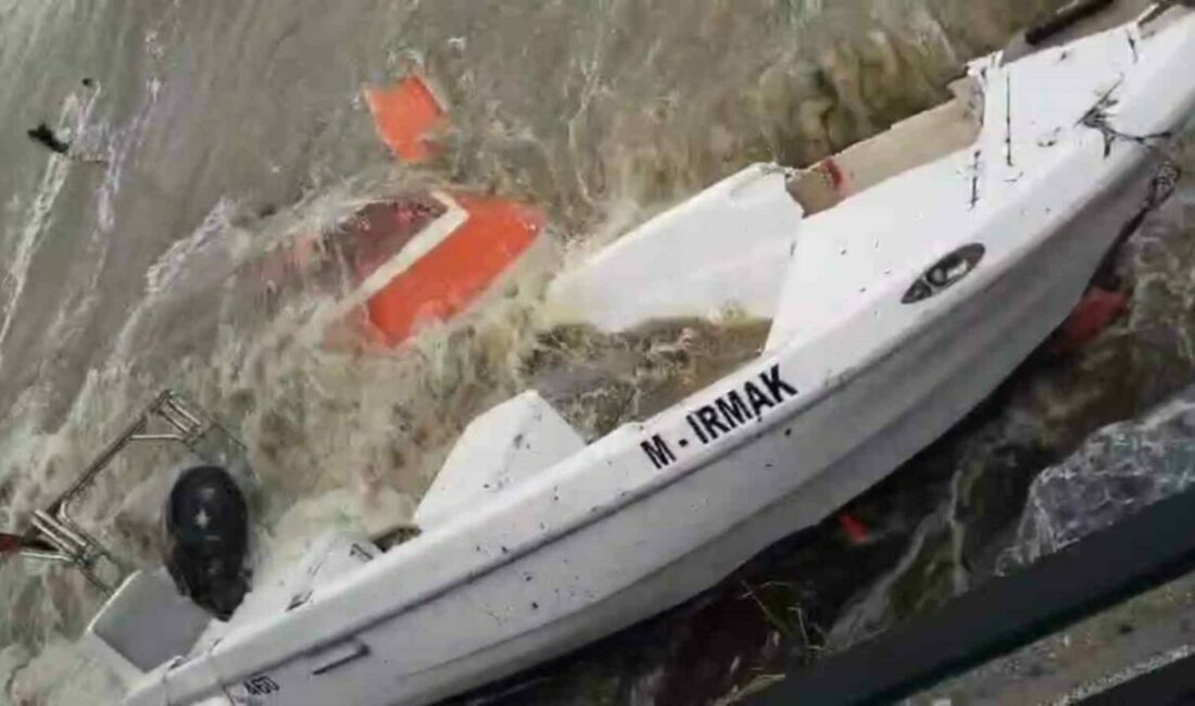 Bursa’nın Gemlik ilçesi ile Kumla sahilinde etkili olan şiddetli lodos,