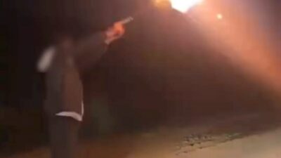 Bursa’nın İnegöl ilçesinde bir şahsın tabancayla havaya ateş açtığı anlar