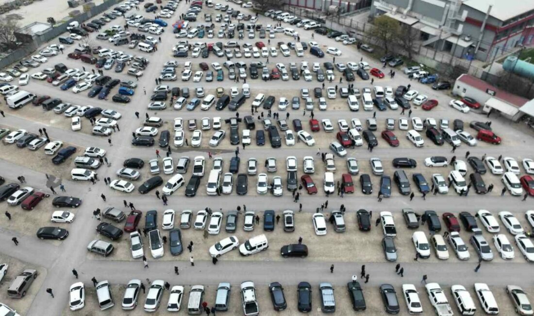 İkinci el oto pazarında buruk bayram Bursa’da ikinci el otomobil pazarında bayram havasının erken yaşanması beklenirken,