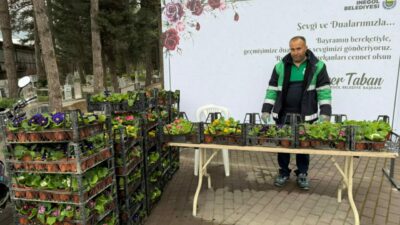 İnegöl Belediyesi, Ramazan Bayramı arifesinde mezarlık ziyaretine gelen vatandaşlara ücretsiz