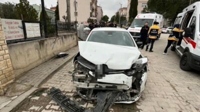Bursa’nın İnegöl ilçesinde otomobillerin çarpıştığı kazada 5 kişi yaralandı. Kaza,