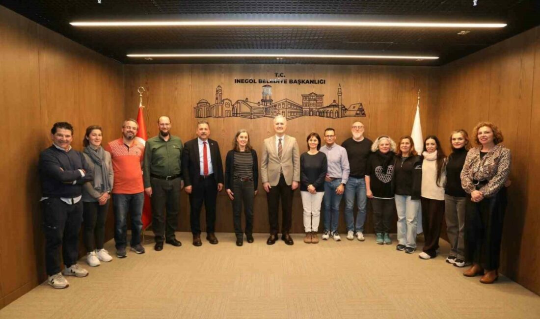 İspanyol misafirlerden İnegöl’ün ’Nöbetçi Kitaphane’lerine tam not Erasmus projesi kapsamında İnegöl Halk Eğitim Merkezi’nin misafiri olarak İspanya’dan