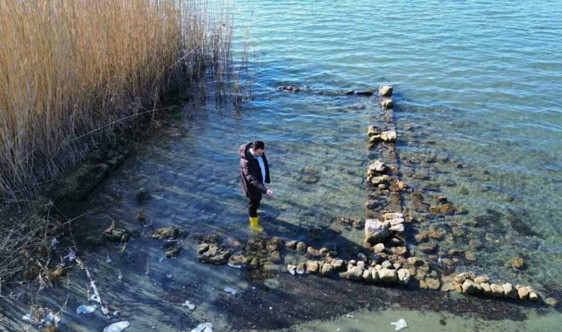 Bursa’nın İznik ilçesinde etkisini artıran kuraklık, İznik Gölü’nün derinliklerinde saklı