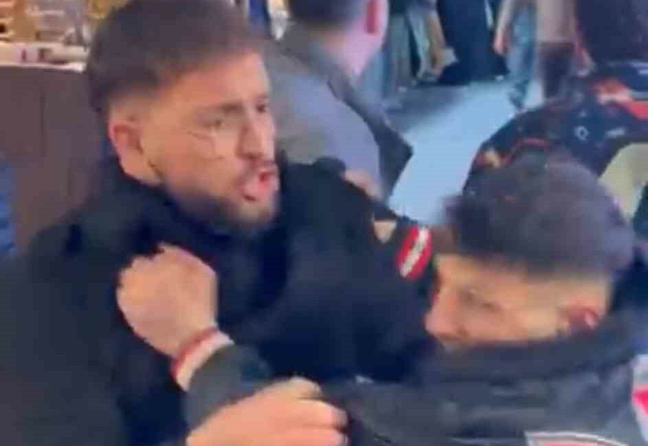 Kapalı Çarşı’da meydan muharebesi… Onlarca kişi birbirine girdi Bursa’da tarihi çarşıda iki grup arasında çıkan kavga, adeta meydan