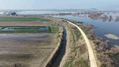 Bursa’nın Karacabey ilçesindeki çiftçiler, yeni sezon ekim için tarım alanlarını