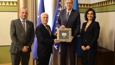 Bursa Büyükşehir Belediyesi’nin kardeş şehir Saraybosna’da düzenlediği iftar programı, yüzlerce