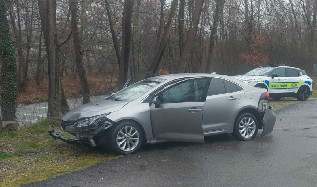 Bursa’nın İnegöl ilçesinde kontrolden çıkan otomobilin alt yola uçtuğu kazada