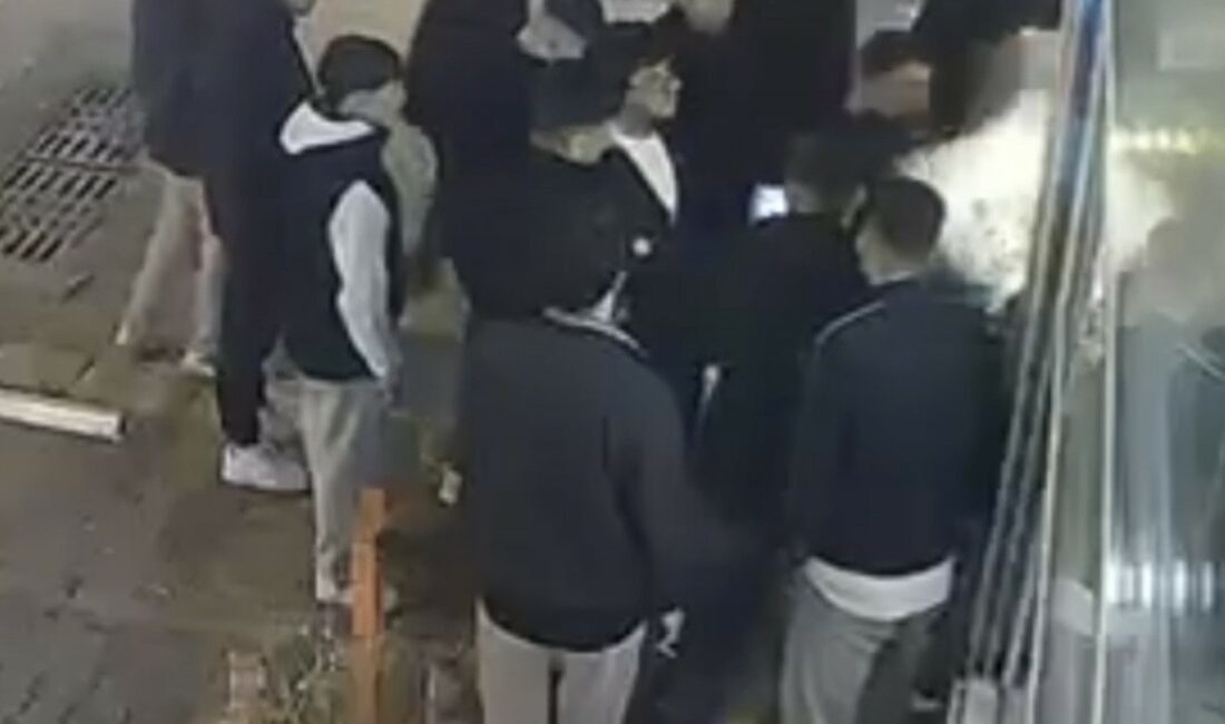 Bursa’da iki grup arasında çıkan tartışma kısa sürede kavgaya dönüştü.