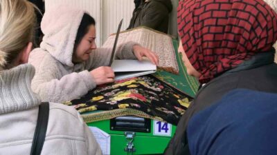 Bursa’nın İnegöl ilçesinde el freninin çekilmemesi sebebiyle yokuş aşağı inen