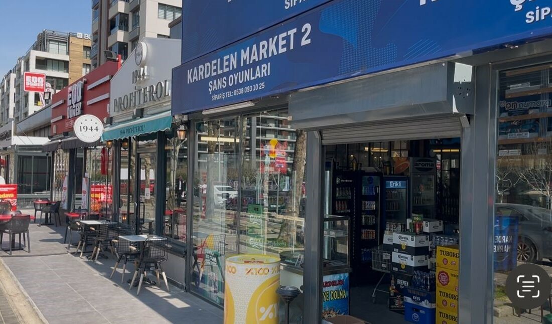 Bursa’nın Nilüfer ilçesinde kaldırımda giden motosiklet sürücüsü bir kadın, dengesini