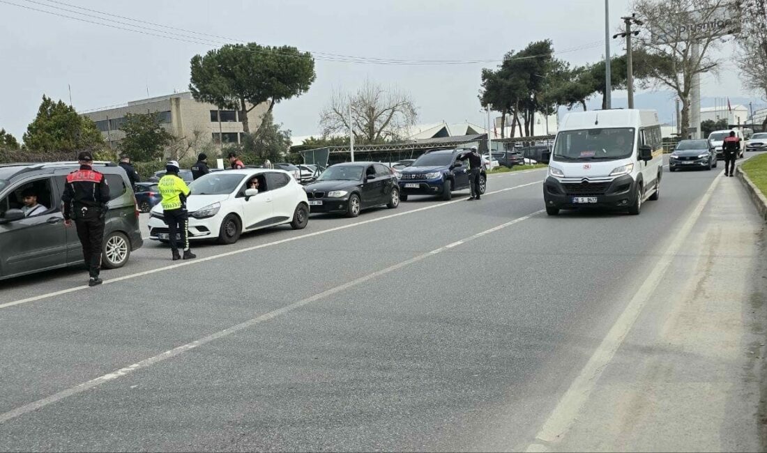 Bursa’nın Mudanya ilçesinde Ramazan ayı tedbirleri kapsamında polis ekipleri tarafından