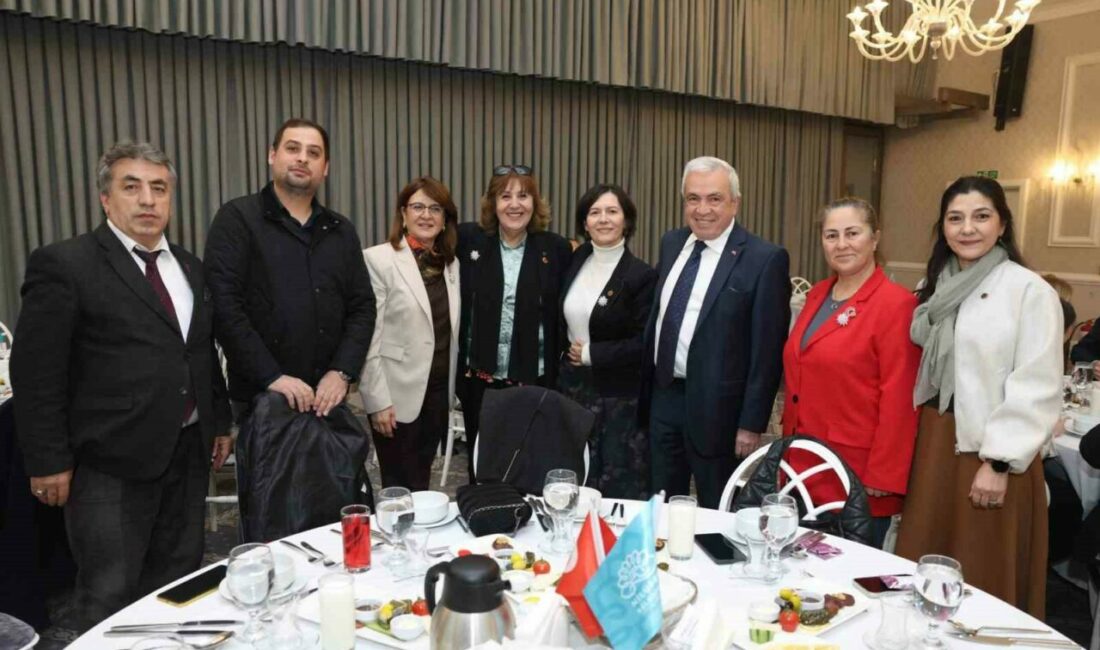 Nilüfer Belediyesi’nin düzenlediği geleneksel iftar yemeğinde konuşan Başkan Şadi Özdemir,