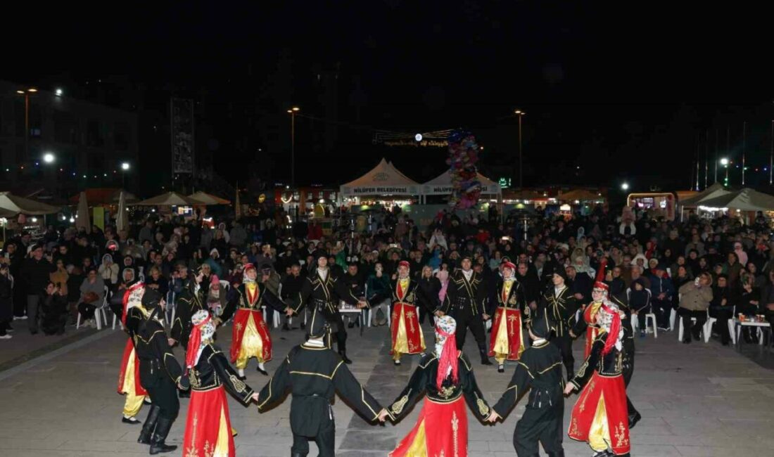 Nilüfer Belediyesi’nin Cumhuriyet Meydanı’nda düzenlediği Nilüfer Ramazan Sokağı, Artvinliler Buluşması’na