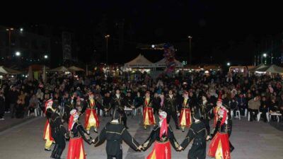 Nilüfer Belediyesi’nin Cumhuriyet Meydanı’nda düzenlediği Nilüfer Ramazan Sokağı, Artvinliler Buluşması’na