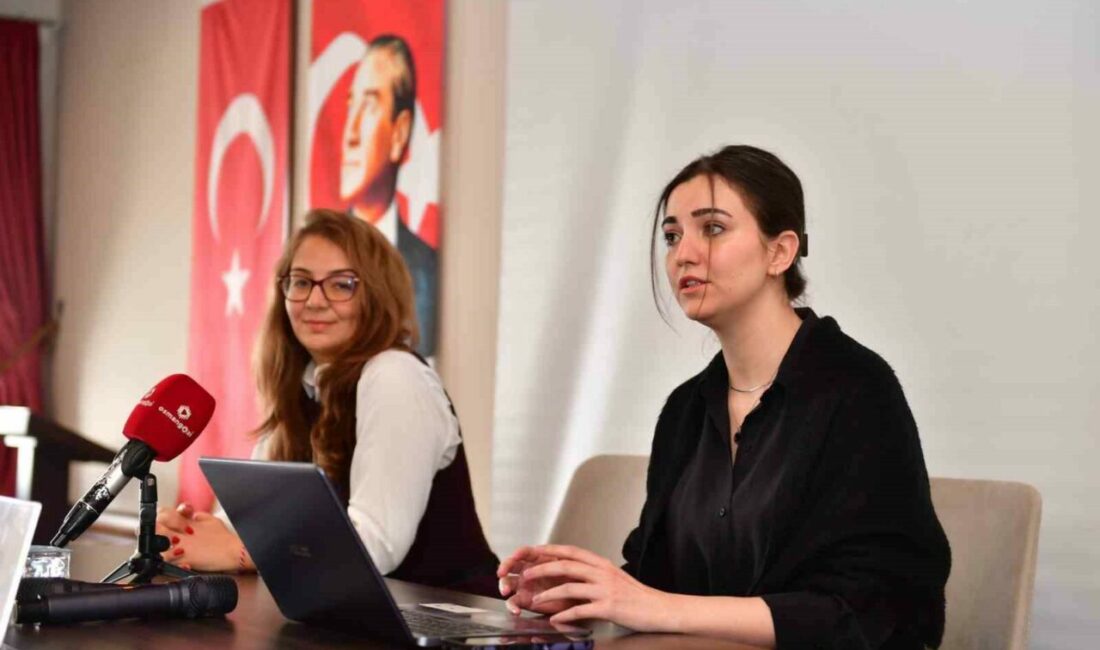 Osmangazi Belediyesi’nin kadın sağlığına ilişkin düzenlediği panele katılan uzman isimler,