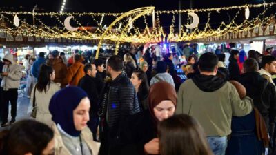 Osmangazi Belediyesi tarafından Osmangazi Meydanı’nda düzenlenen Ramazan etkinlikleri büyük ilgi