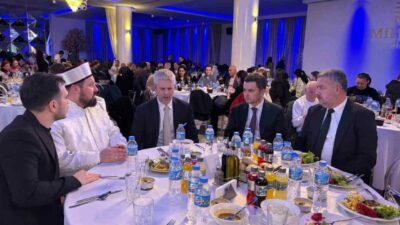 Ramazan’ın bereketini Bulgaristan’ın Varna kentinde soydaşlarla paylaşan Osmangazi Belediye Başkanı