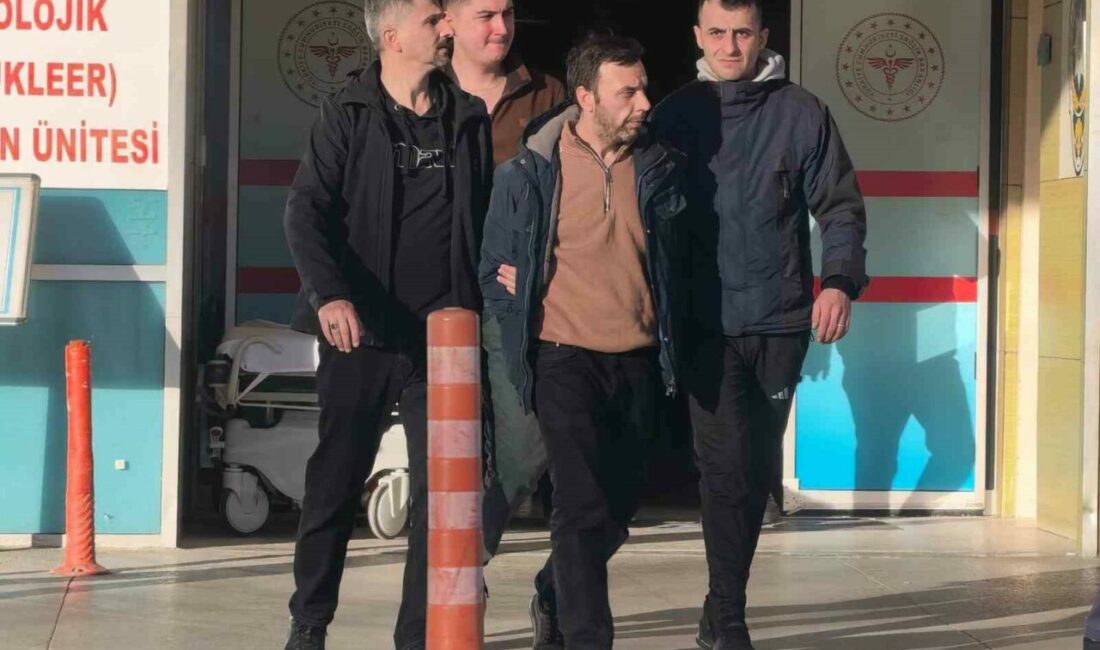 Park halindeki araçları soydu, polis adım adım iz sürüp yakaladı Bursa’nın İnegöl ilçesinde park halindeki araçlardan hırsızlık yapan şahıs, polis