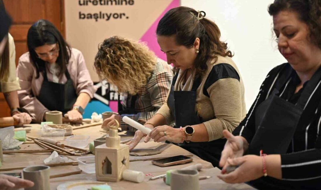 Ramazan’ın bereketi sanatla birleşti Bursa Büyükşehir Belediyesi’nin Ramazan ayı etkinlikleri kapsamında düzenlediği seramik atölyesine