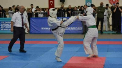 Spor alanındaki yatırım, proje ve başarılarıyla Bursa’ya örnek olan Yıldırım