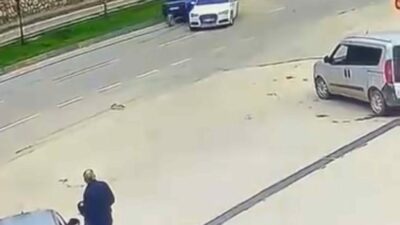 Bursa’da park halindeki bir otomobil, el freni çekilmeyince bir süre