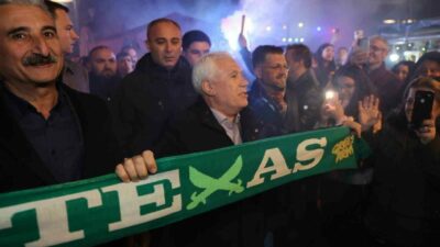 Bursa Büyükşehir Belediye Başkanı Mustafa Bozbey, Ramazan’ın bereketini Abdal Meydanı’nda