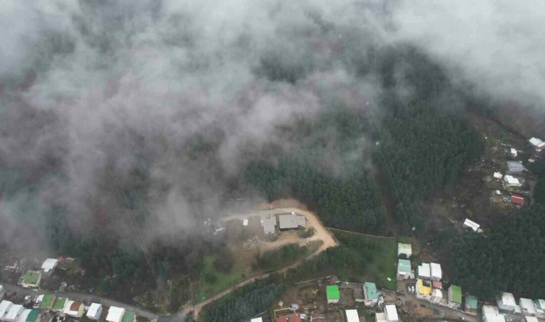 Uludağ’dan inen sis Bursa’yı sardı Bursa’da Uludağ’dan şehir merkezine doğru inen sis tabakası kentin birçok