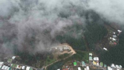 Bursa’da Uludağ’dan şehir merkezine doğru inen sis tabakası kentin birçok