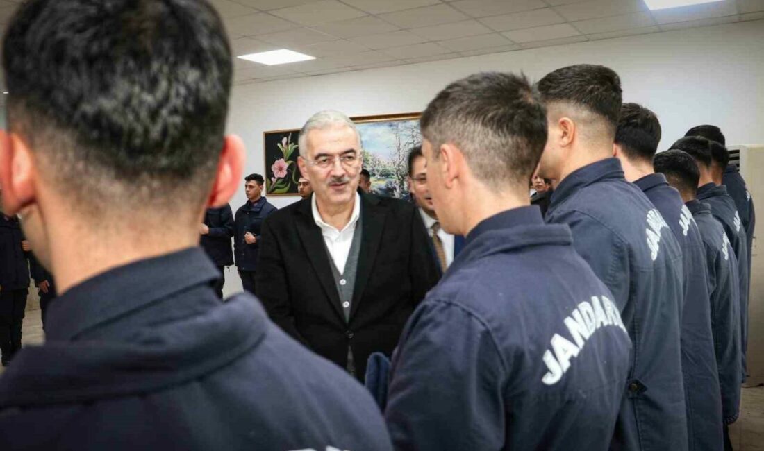 Bursa Valisi Erol Ayyıldız, Ramazan Bayramı dolayısıyla ziyaret ettiği Bursa