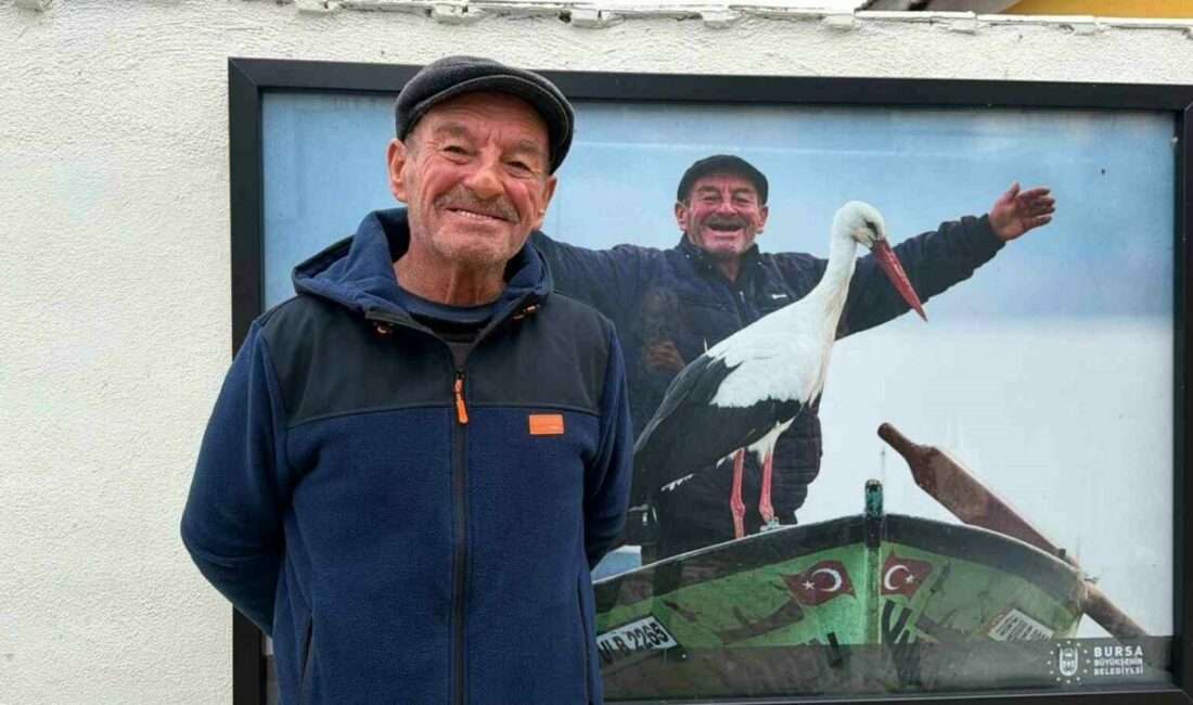 Bursa’da Yaren leylek ile kurduğu dostlukla tanınan balıkçı Adem Yılmaz,