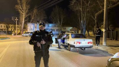 Bursa’da bayram arifesinde polis ekipleri tarafından gerçekleştirilen huzur ve güven