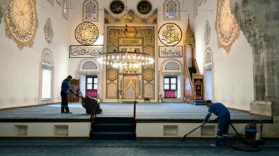 Yıldırım Belediyesi, Ramazan Bayramı dolayısıyla ilçe genelindeki camilerde kapsamlı bir