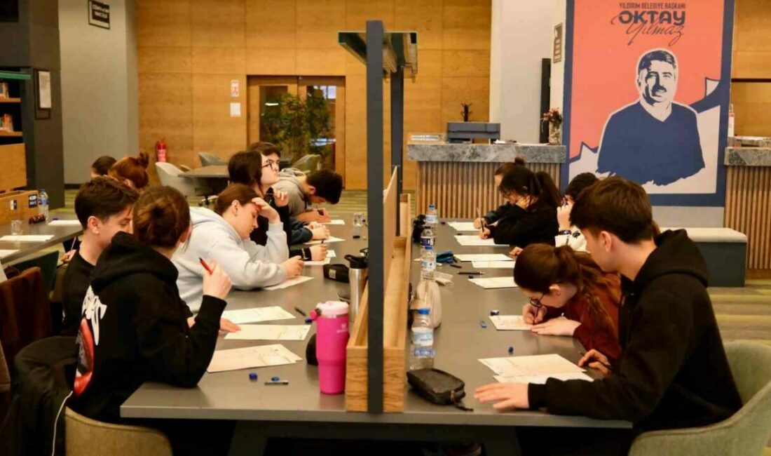Yıldırım’dan öğrencilere sınav desteği Yıldırım Belediyesi, üniversite hayali kuran öğrenciler için ücretsiz deneme sınavı