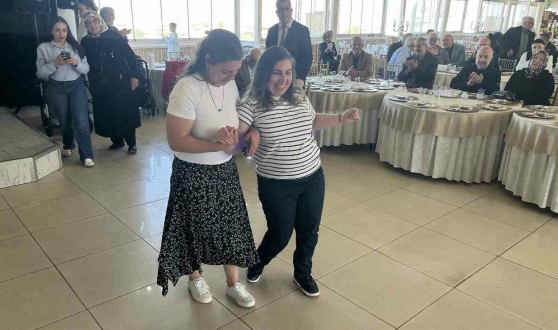 Bursa’da düzenlenen engelli aracı dağıtım töreninde duygu dolu anlar yaşandı.