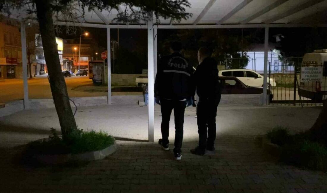 Bursa’nın İnegöl ilçesinde iki genç kız arasında çıkan kavga kanlı