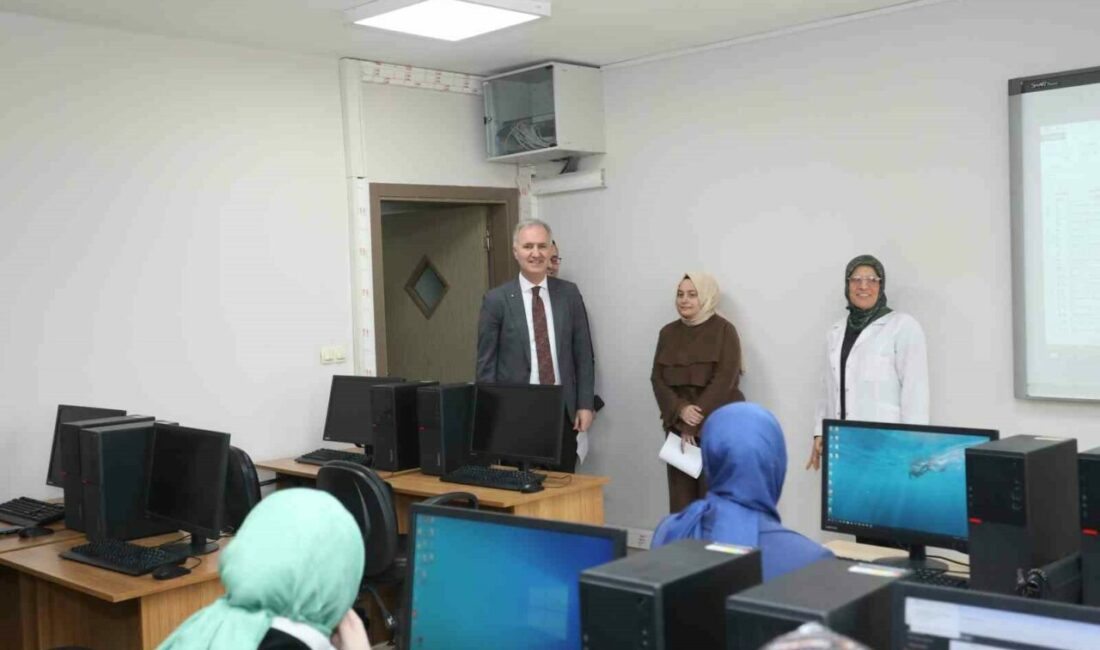 Başkan Taban’dan İNESMEK kursiyerlerine ziyaret İnegöl Belediye Başkanı Alper Taban, İNESMEK kurslarını ziyaret ederek kursiyerlerle