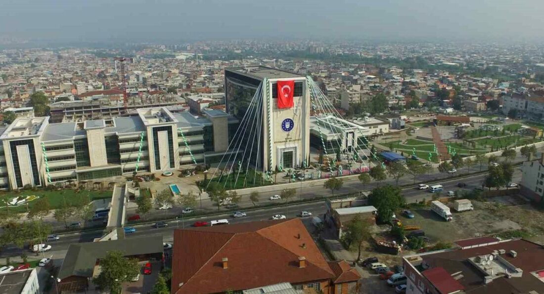 Bursa Büyükşehir Belediyesi’nde ödemeler durduruldu izinler iptal edildi Bursa Büyükşehir Belediyesi’ne Başkan Vekili olarak atanan Vali Yardımcısı Hulusi