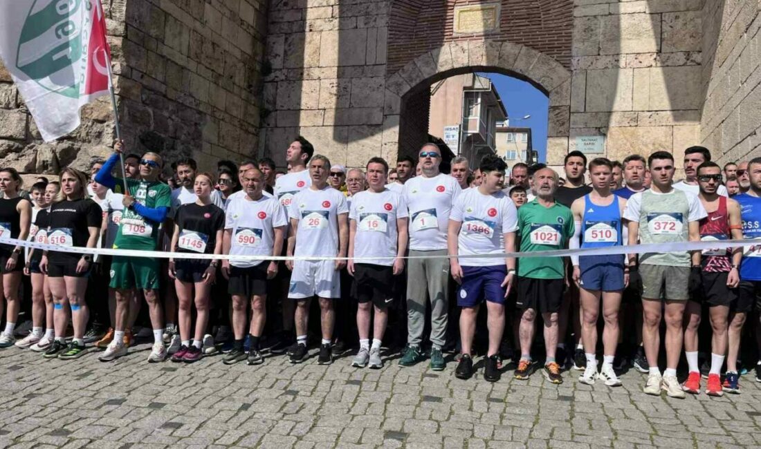 Bursa’da 18. Uluslararası Osmangazi Tarihi Kent Koşusu gerçekleştirildi Bursa’da fetih kutlamaları kapsamında düzenlenen 18. Uluslararası Osmangazi Tarihi Kent