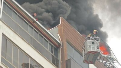 Bursa’nın merkez Yıldırım ilçesinde 8 katlı sitenin çatı katında çıkan